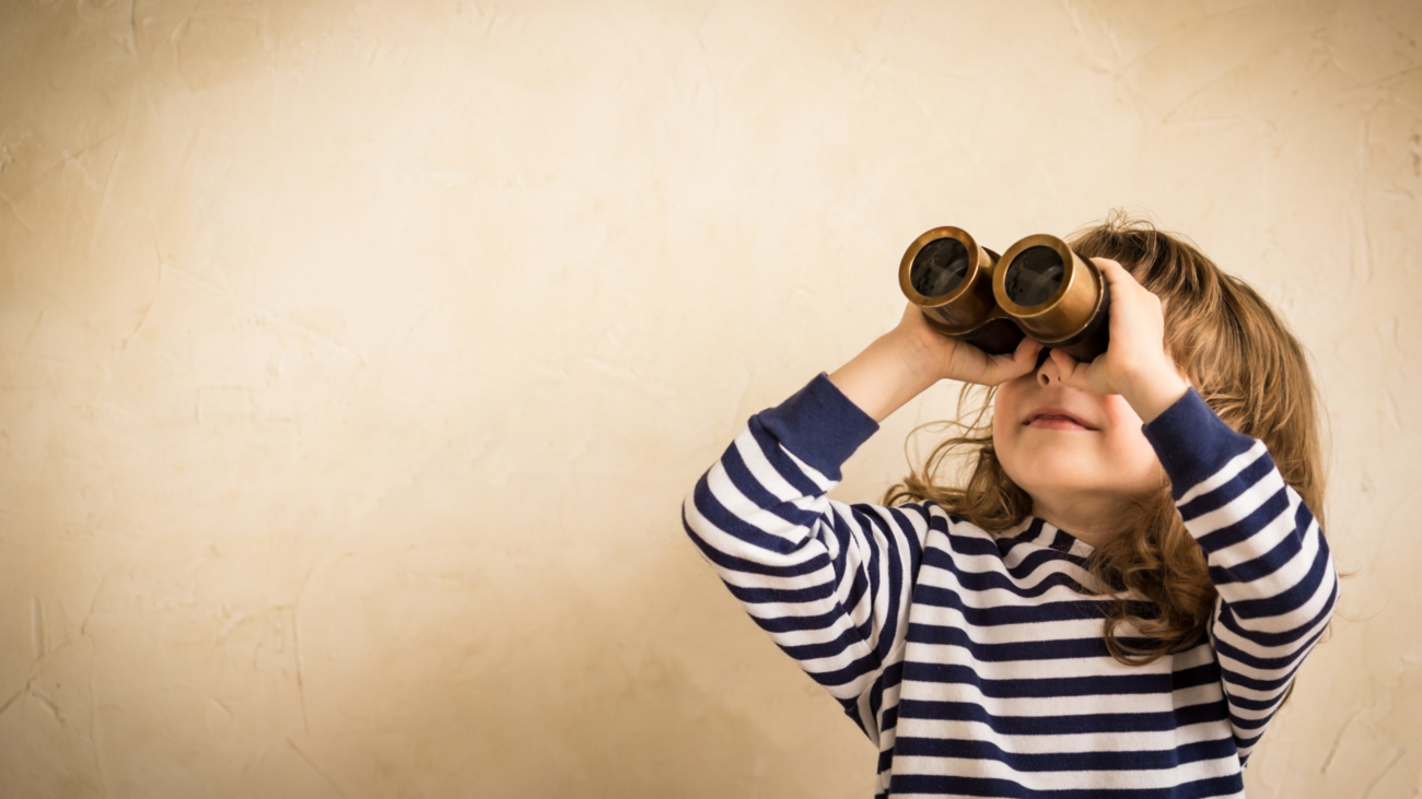 Happy,Kid,Looking,Ahead.,Smiling,Child,With,Spyglass.,Travel,And